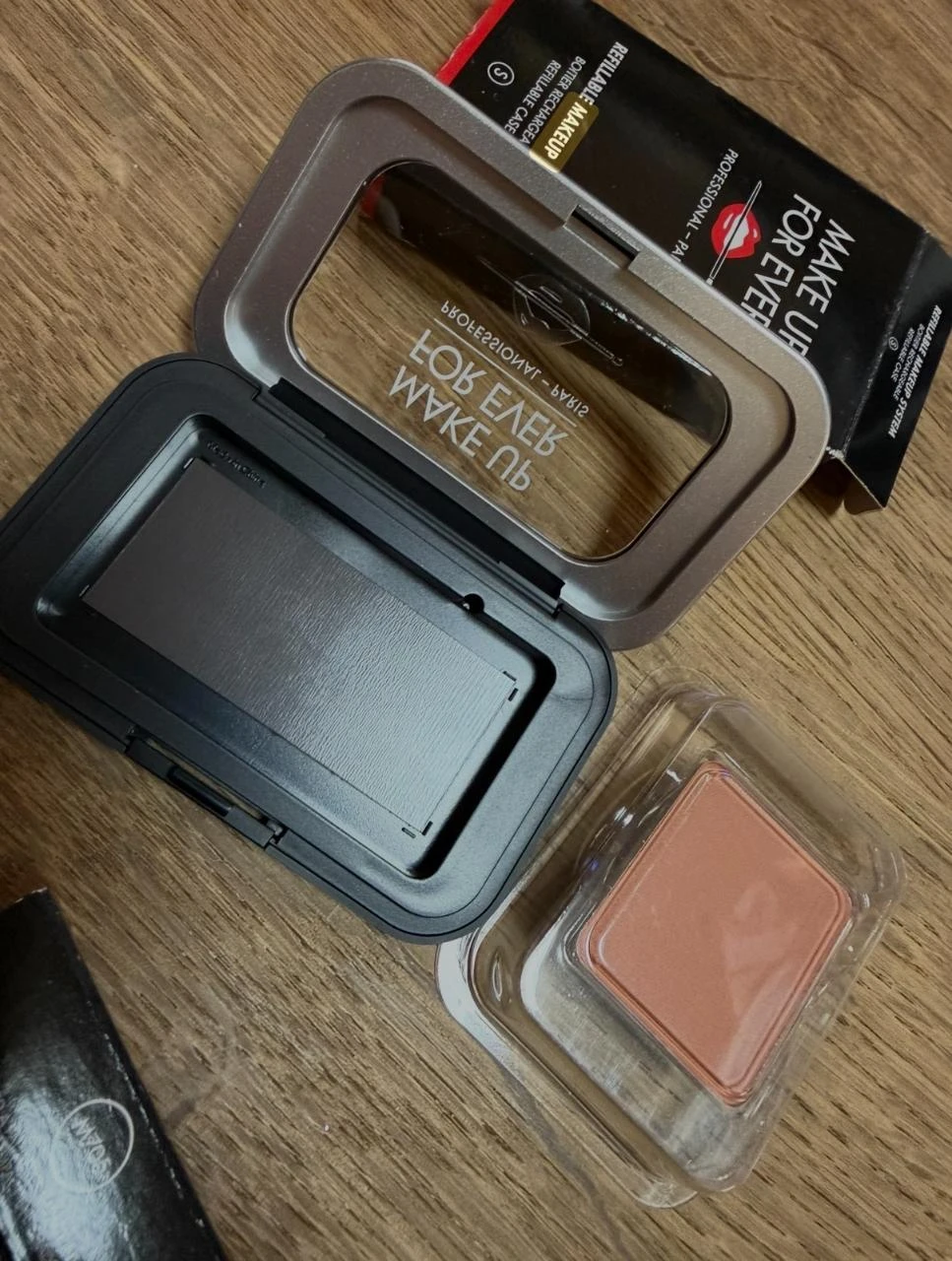 Boîtier rechargeable Make up for ever et Recharge fard à paupières impact intens – photo 2